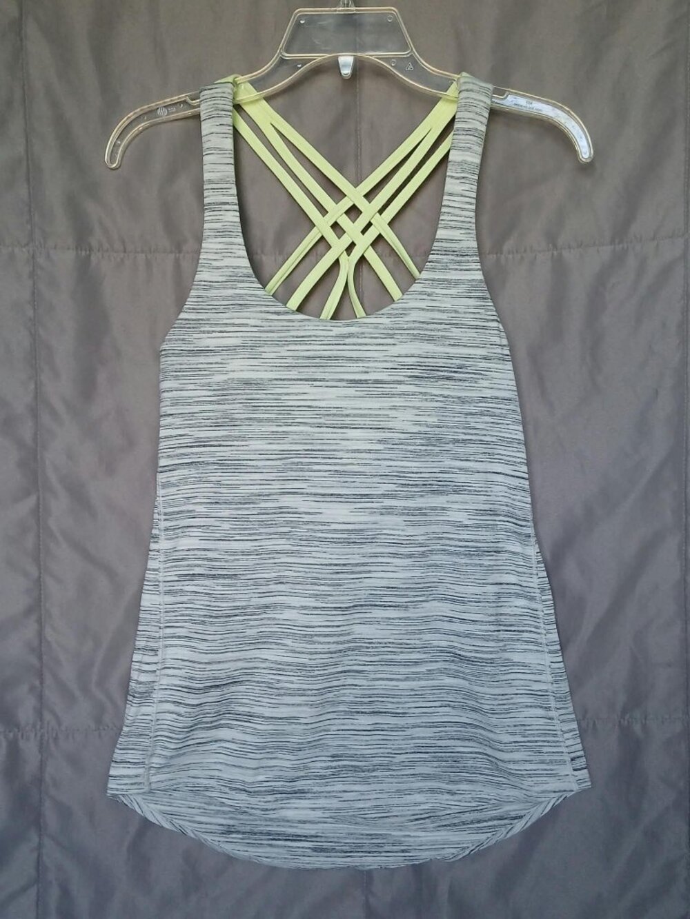 Lululemon Built In Bra Yoga Athletic Tank Size 4